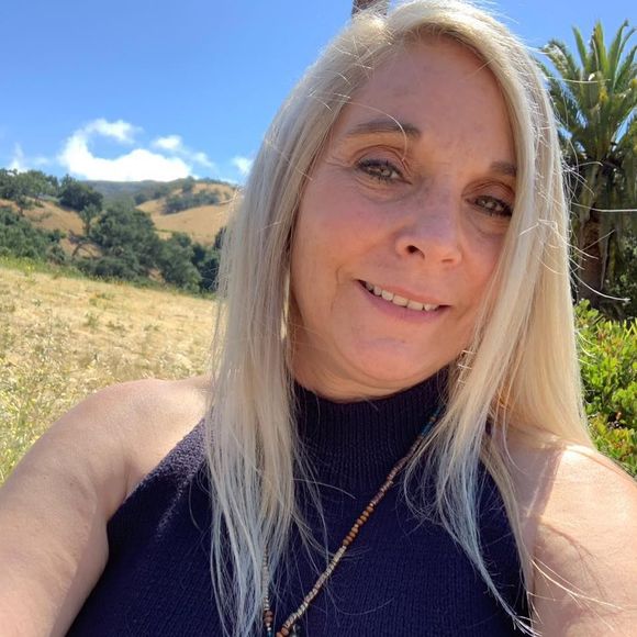 Meet your Posher, Lynn - Picture 2 of 2